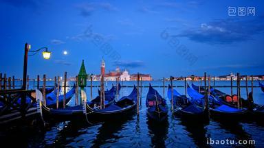 威尼斯狭长小船意大利著名的